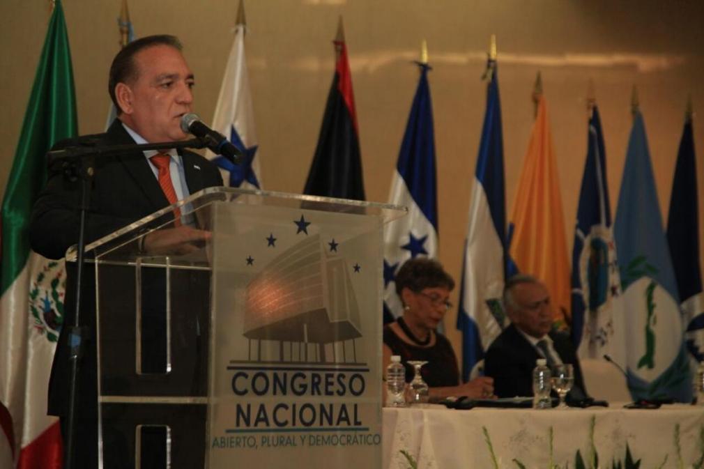 Deputy Edgardo Martínez addressing National Congress in Honduras (photo from https://ptps-aps.org/)