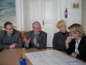 Lodz SWITCH learning alliance workshop challenges people to think 'outside the box' (by C. da Silva Wells)