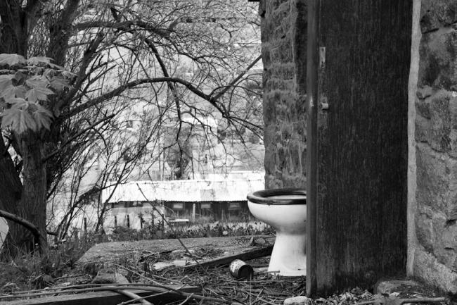 Loo with a view, Trawden, Lancashire, UK.  Photo: Flickr/David Nutter.